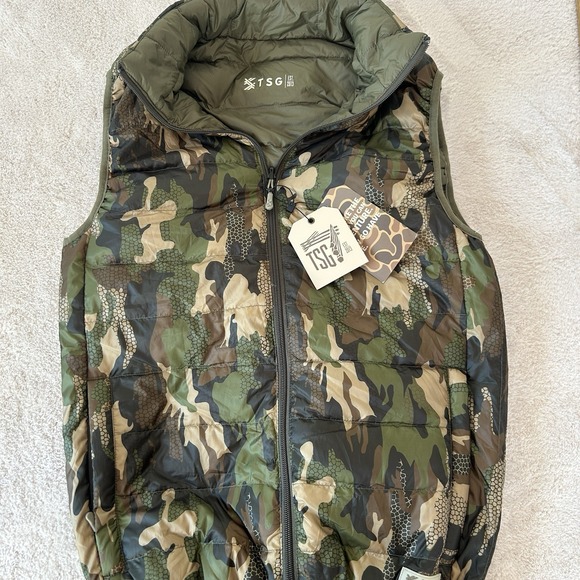 TSG The Sporting Gent Camo Reeldown Puffer Vest Size S Reversible Packable NWT